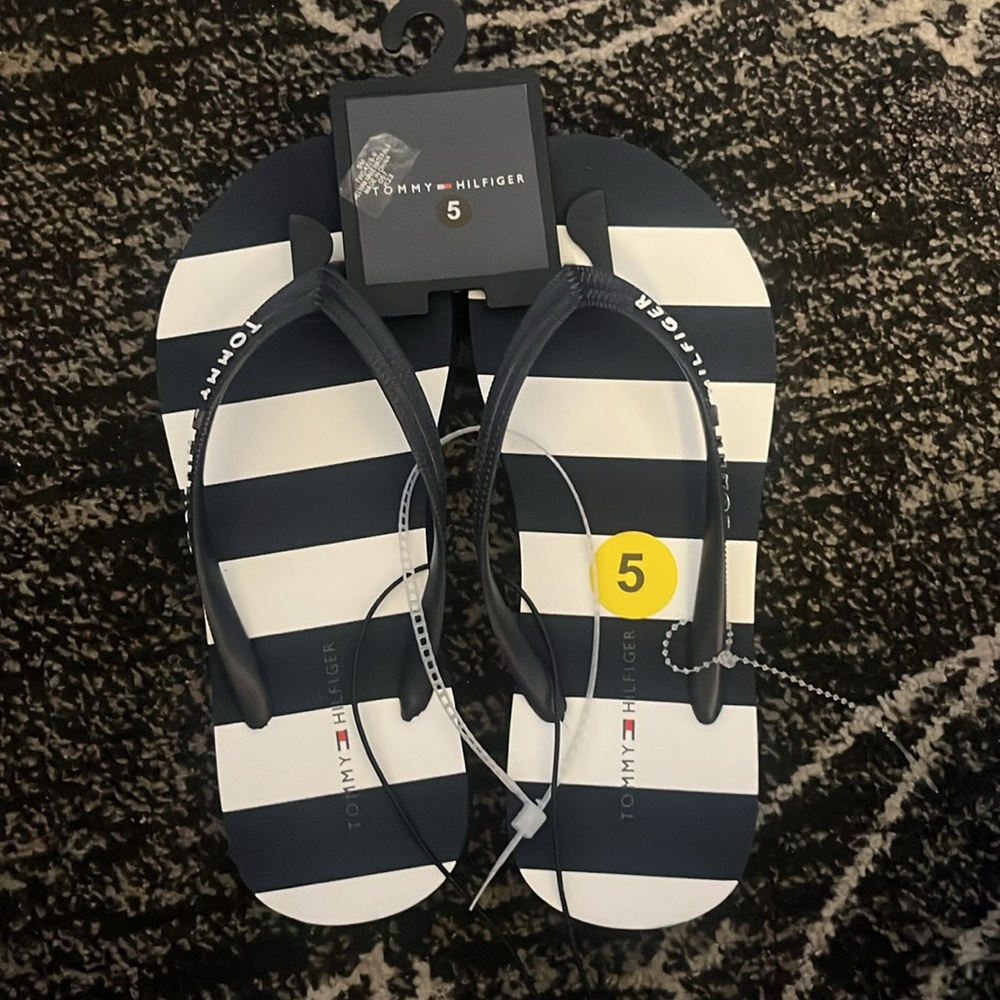 Tommy Hilfiger flip flops sz5